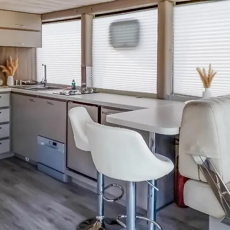 Ботель Stunning Ship In Havelsee Ot