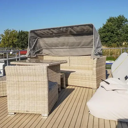Amazing Ship In Havelsee Ot Kuetzkow With Kitchen