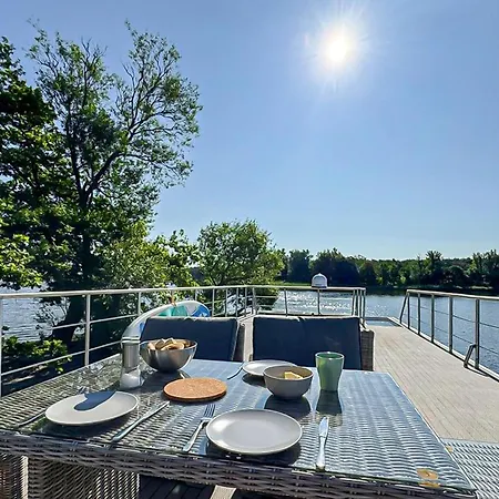 Úszó hotel Pet Friendly Ship In Havelsee Ot