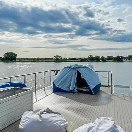 Pet Friendly Ship In Havelsee Ot Úszó hotel Kützkow