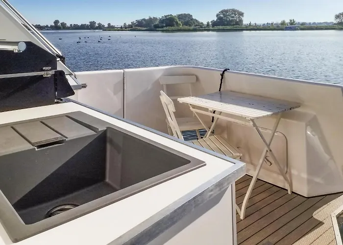 بوتيل Stunning Ship In Havelsee Ot 4*